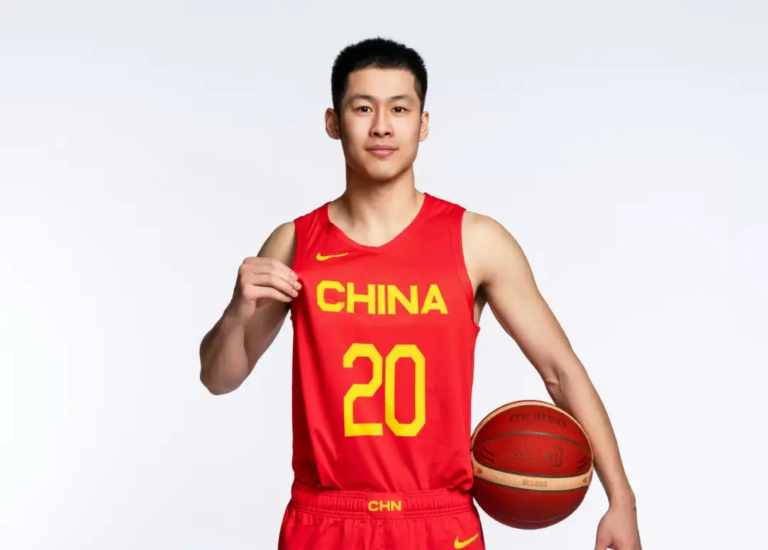 熊猫体育官方网站-都怪张镇麟？昔日国手+全明星转会后坐穿冷板凳，场均1.6分1.4板